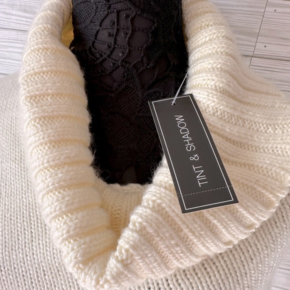 Tint & Shadow Poncho - Picture 6 of 7